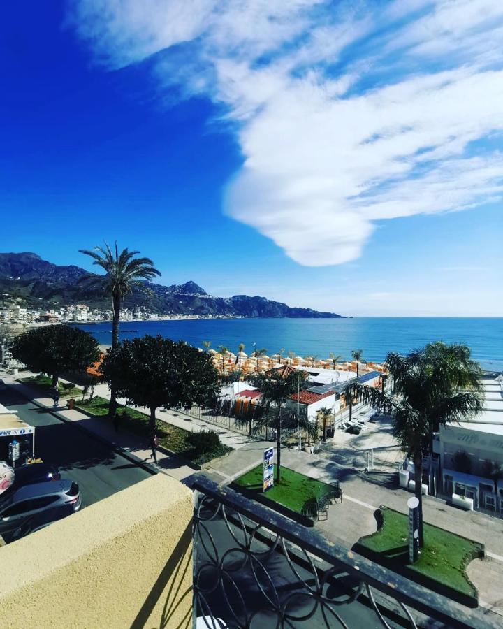 La Finestra Sul Mare Modern Apartment Giardini-Naxos Exterior foto