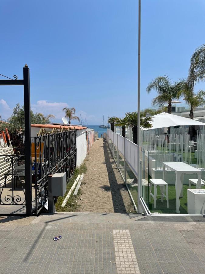La Finestra Sul Mare Modern Apartment Giardini-Naxos Exterior foto