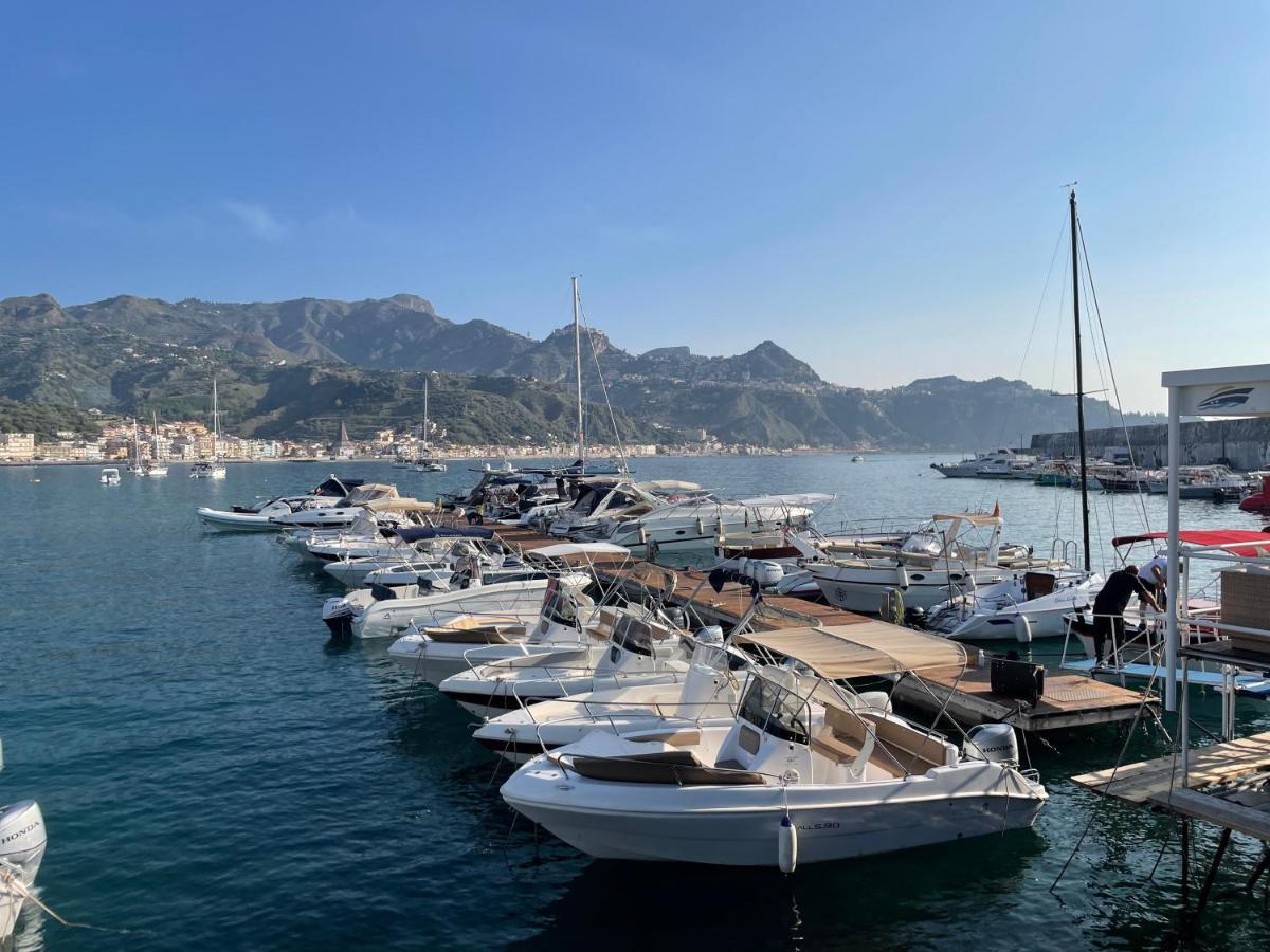 La Finestra Sul Mare Modern Apartment Giardini-Naxos Exterior foto