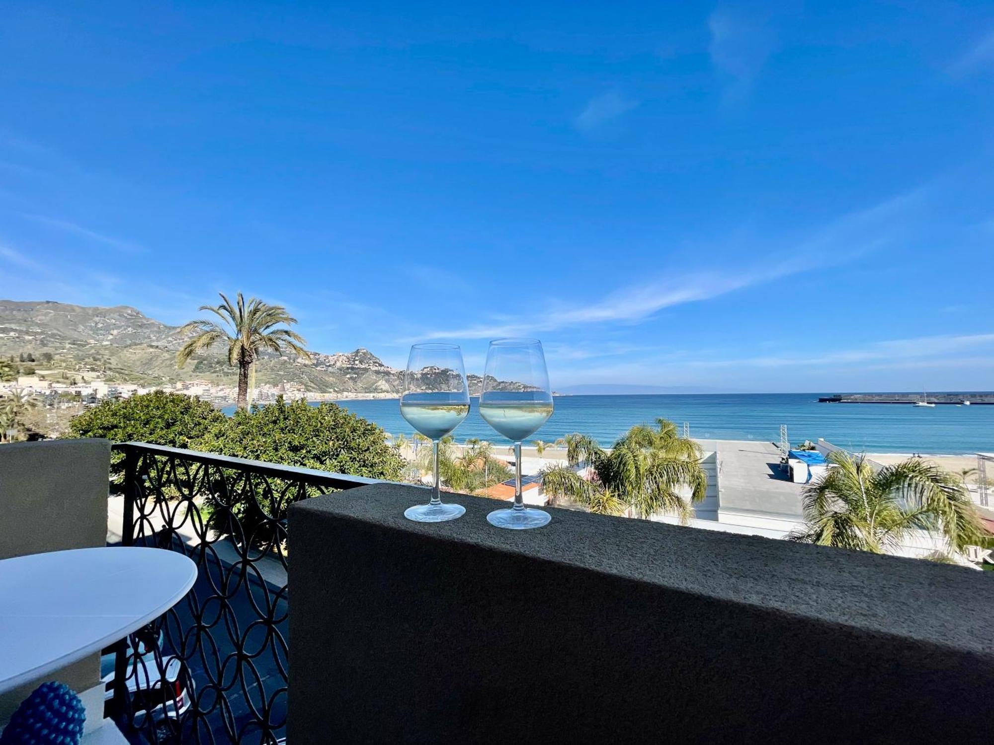 La Finestra Sul Mare Modern Apartment Giardini-Naxos Exterior foto