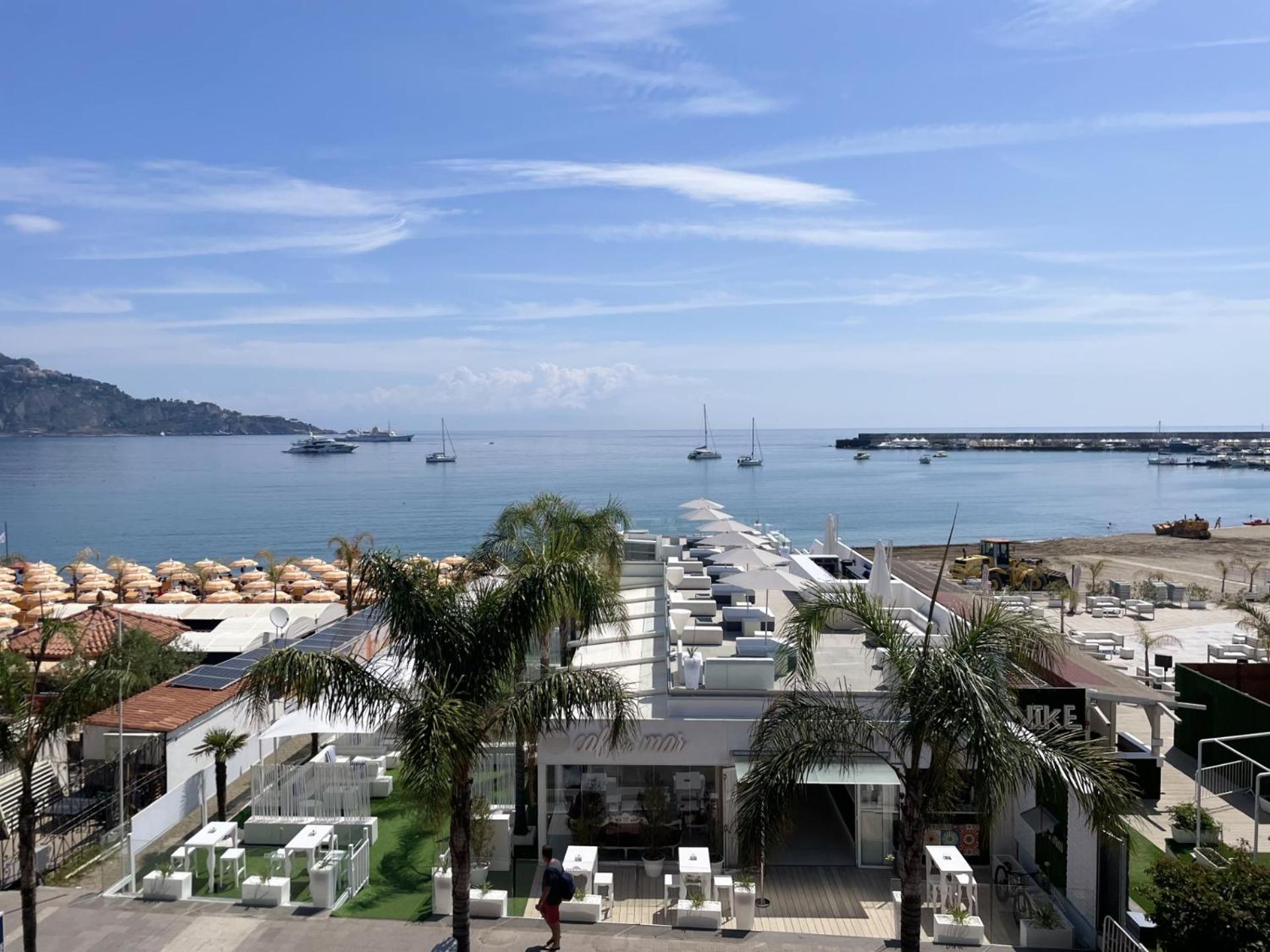 La Finestra Sul Mare Modern Apartment Giardini-Naxos Habitación foto